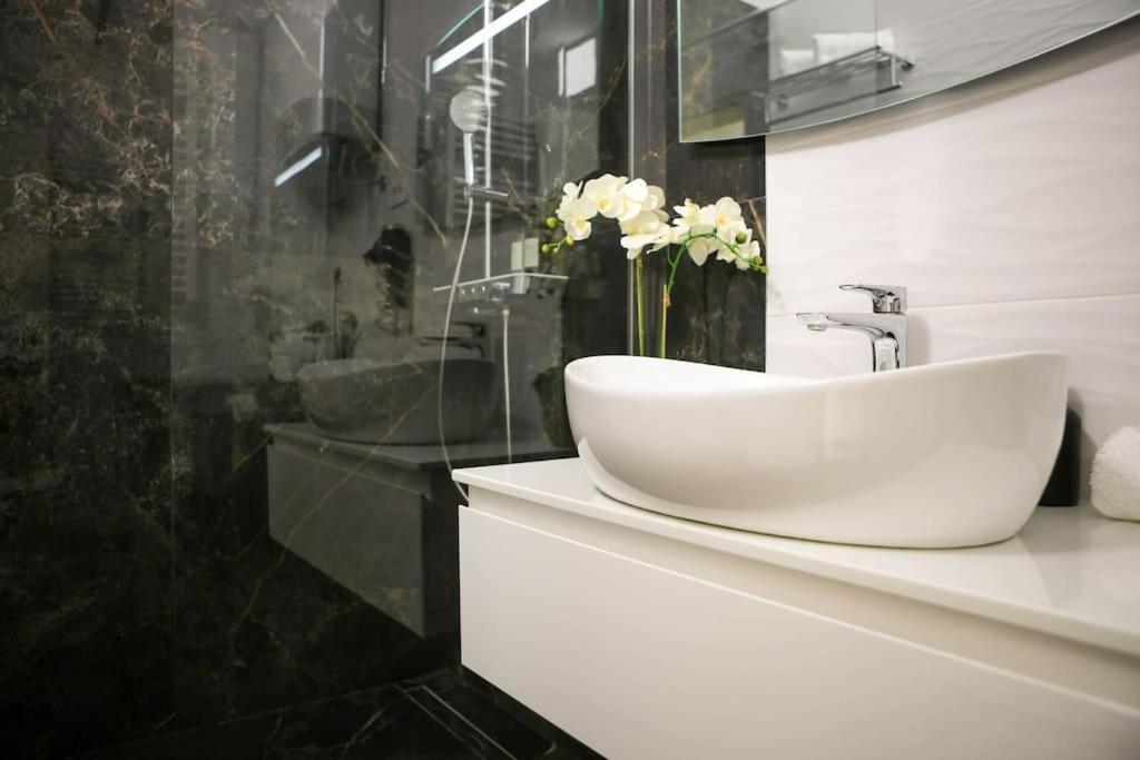 New & Luxury Apartment Tony สปลิท ภายนอก รูปภาพ