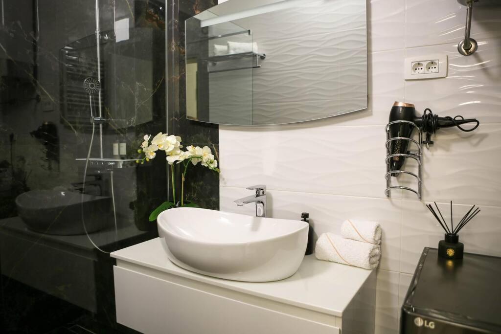 New & Luxury Apartment Tony สปลิท ภายนอก รูปภาพ